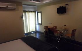 Crystal Banjara Hotel Hyderabad 3*